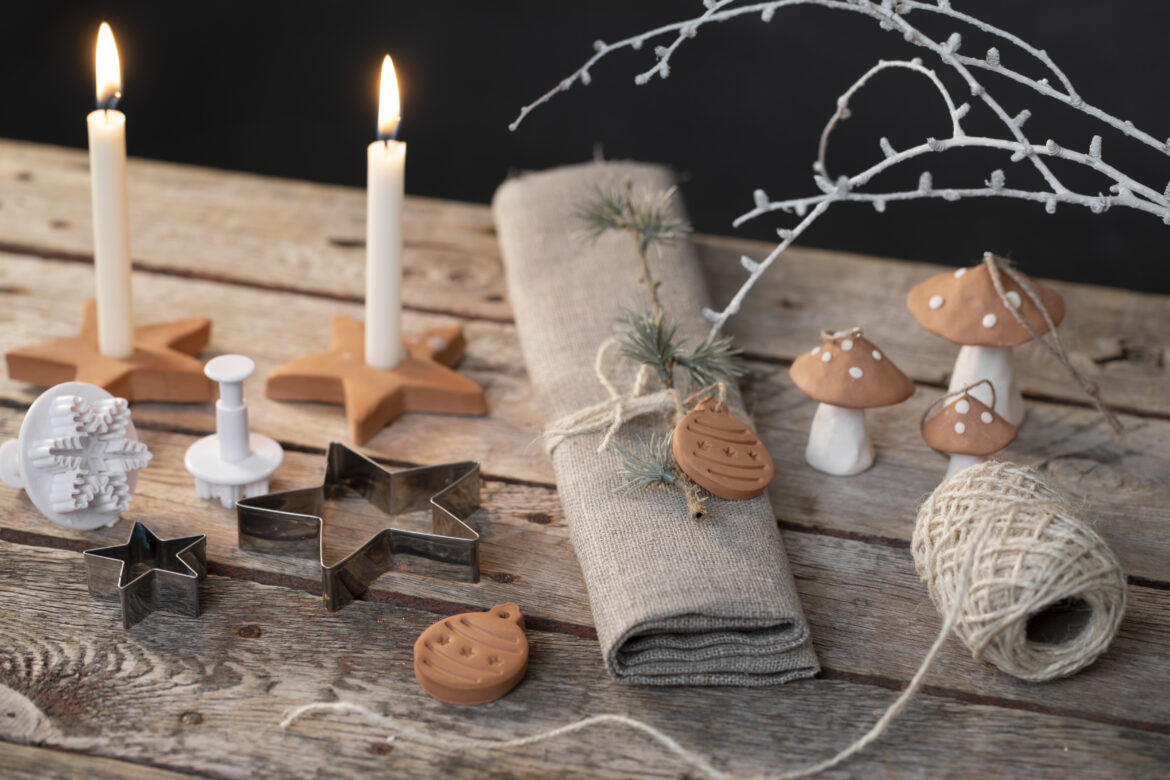 Maak zelf de mooiste kerstdecoratie van zelfhardende klei